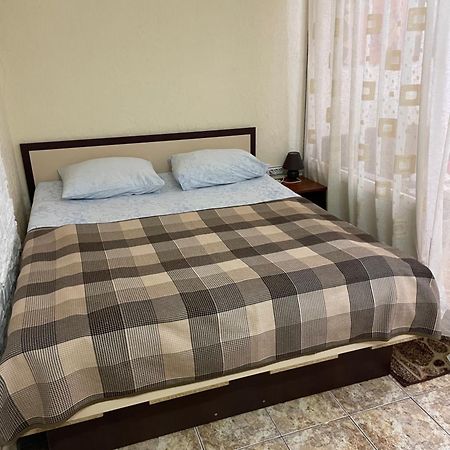 Mini-Hotel In Odessa Yard Extérieur photo