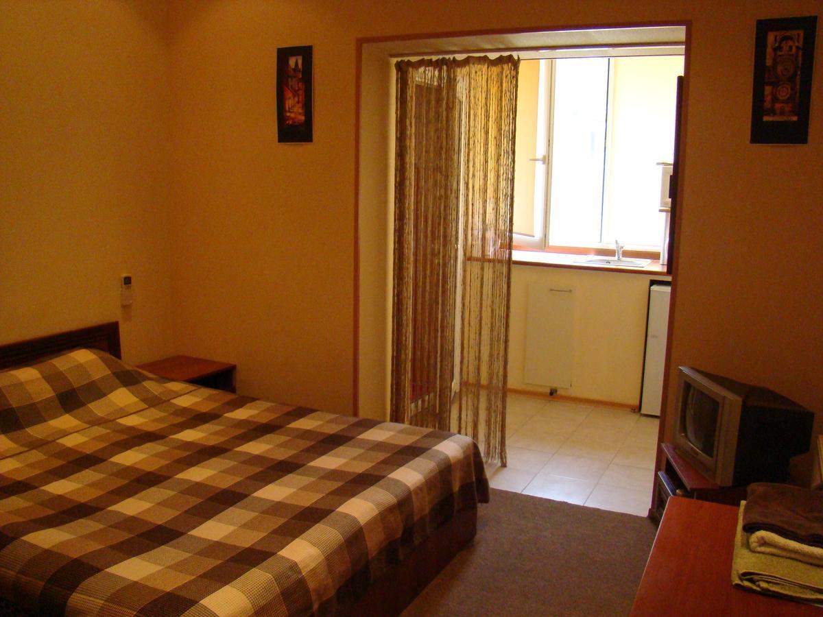 Mini-Hotel In Odessa Yard Extérieur photo