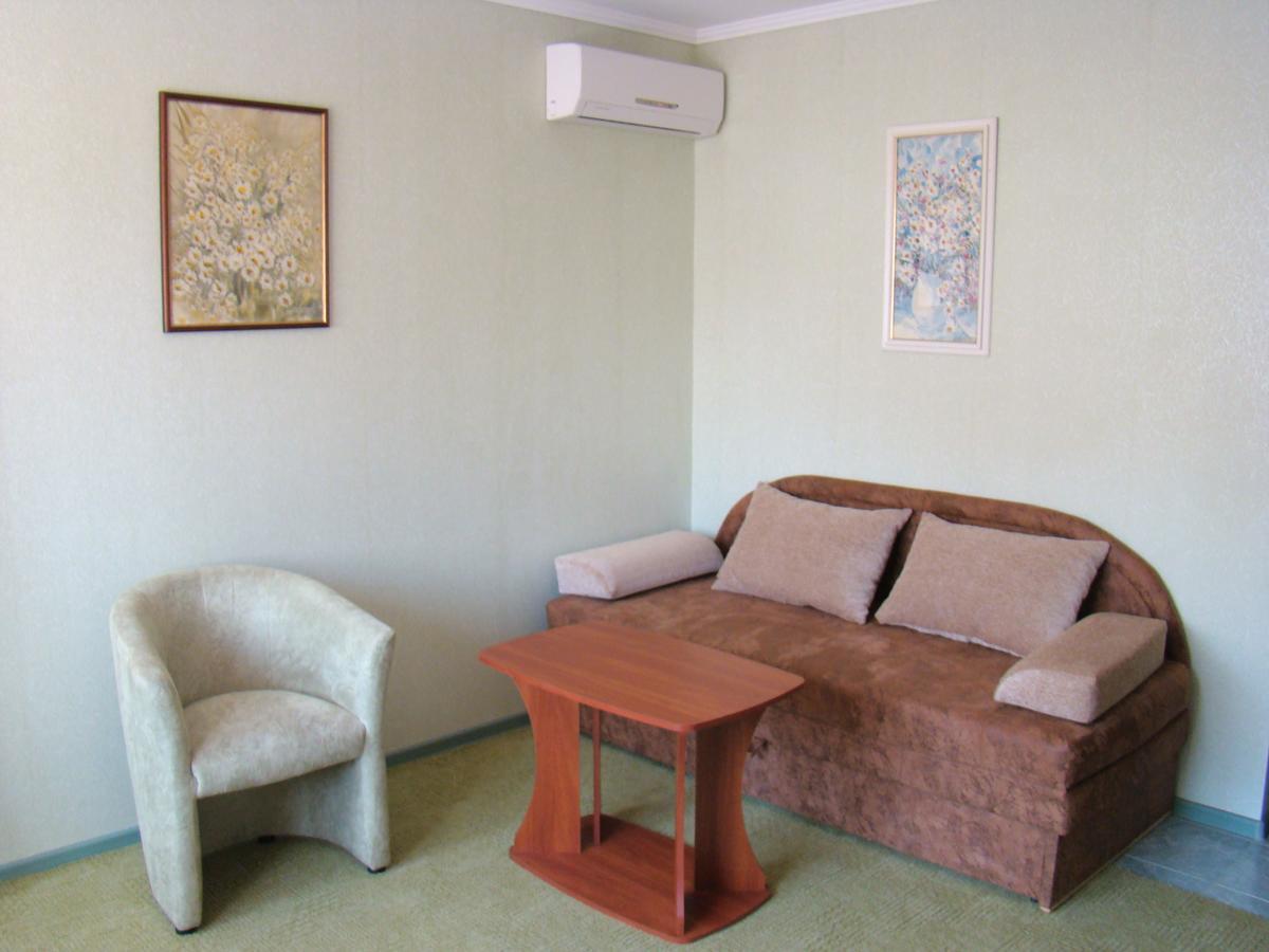 Mini-Hotel In Odessa Yard Extérieur photo