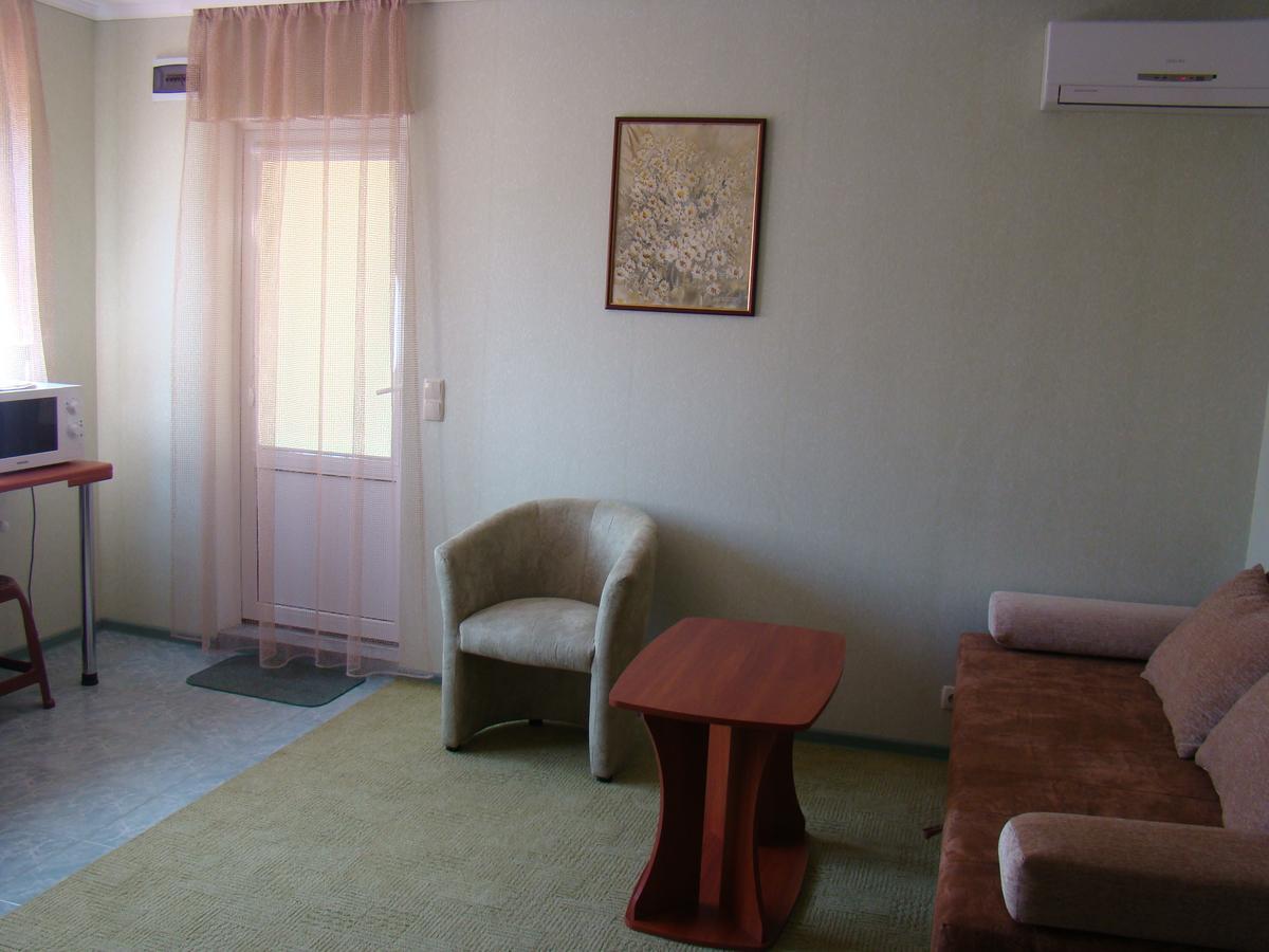 Mini-Hotel In Odessa Yard Extérieur photo