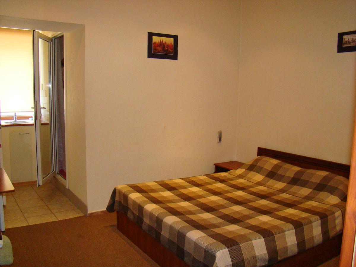 Mini-Hotel In Odessa Yard Extérieur photo